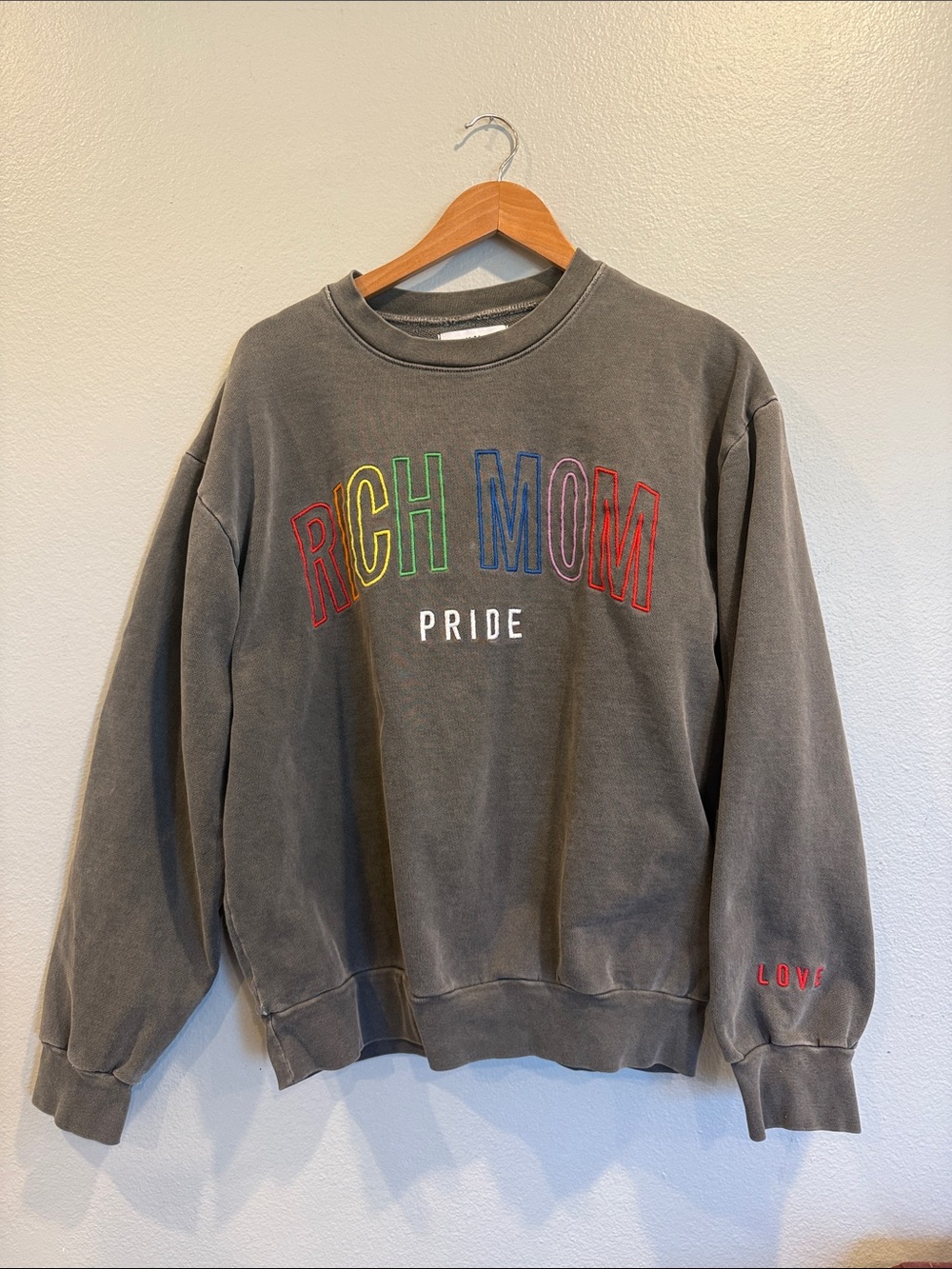Rich Mom Pride 23 crewneck size large